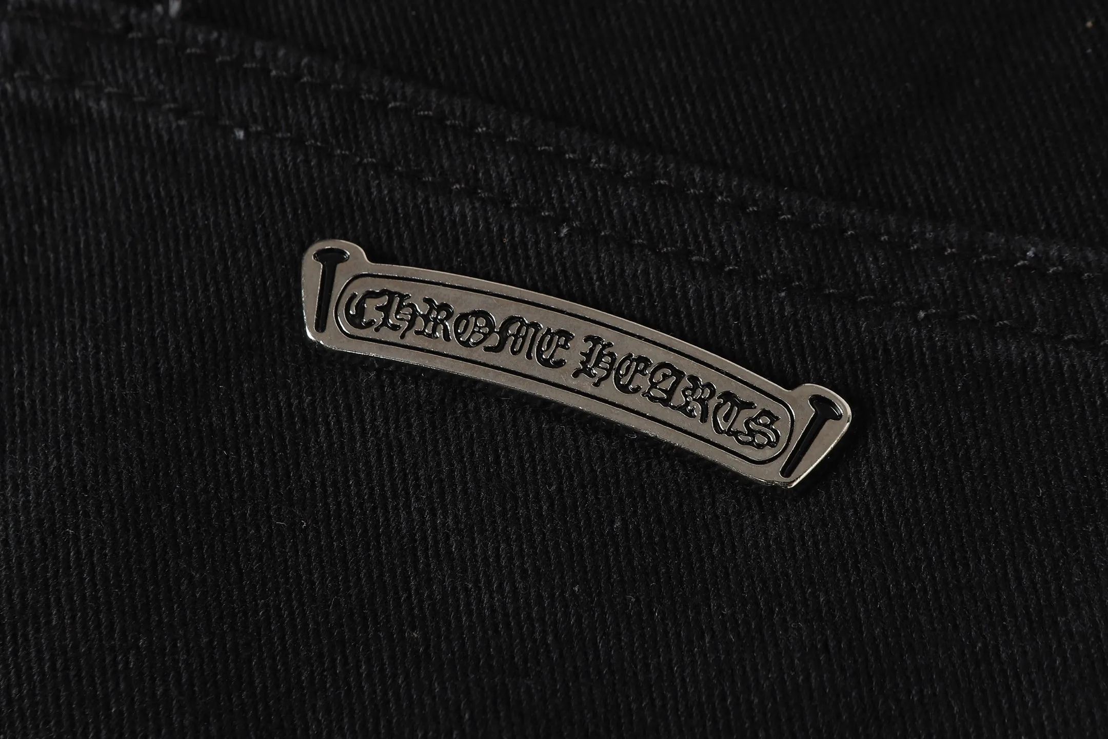 P260 Cross-border model, please do not place an order if you are pursuing quality - Chrome Hearts/Chrome Hearts Cross ✝️Pink embroidered washed jeans, trousers and casual pants - High weight, high density and high quality. The wool is soft, delicate and skin-friendly. It feels soft and silky. It has excellent warmth and skin-friendly properties - Custom-woven and dyed, no color difference. No matter the fabric or workmanship details, it beats the ordinary version on the market - Hardware zipper accessories are all customized, full of details -Colour: washed black -Size: 28 30 32 34 36